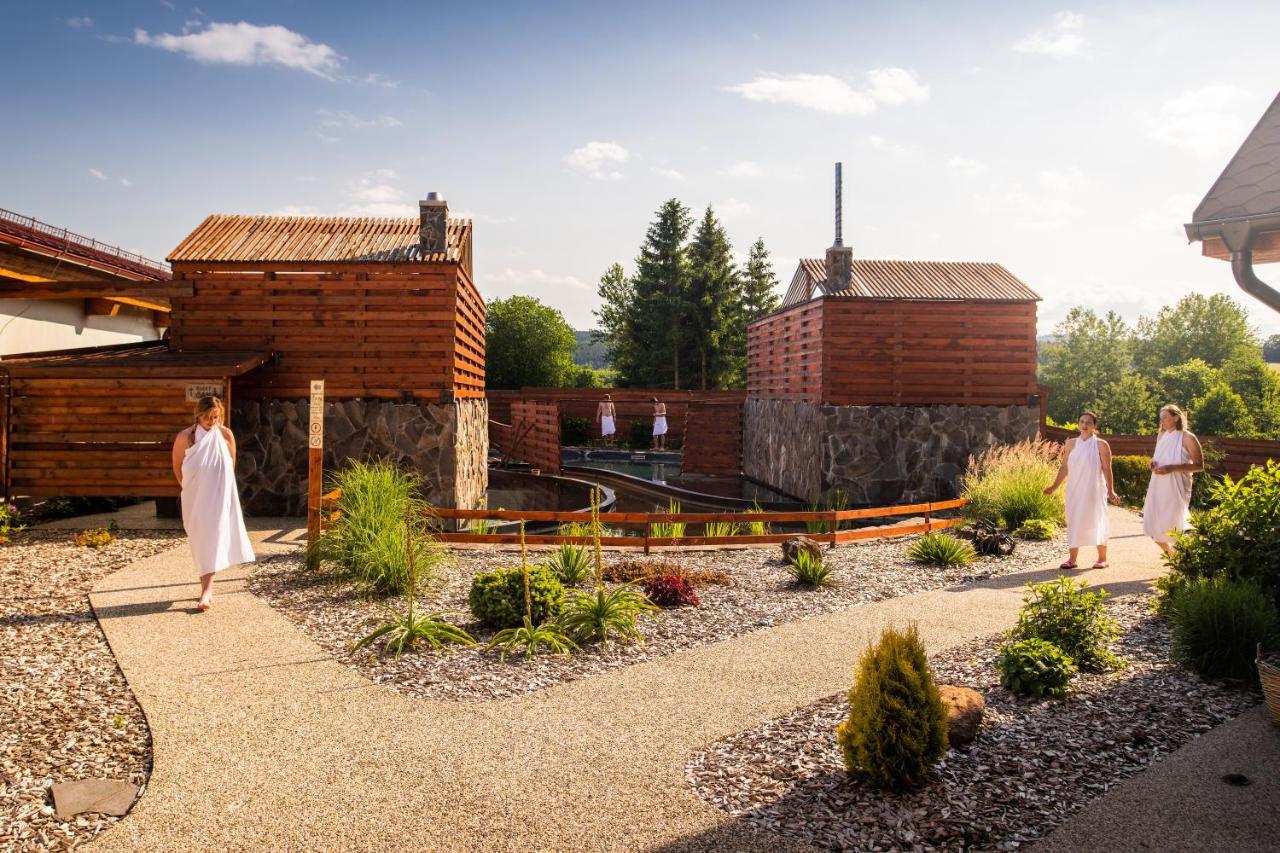 Hotel Frymburk Exterior photo